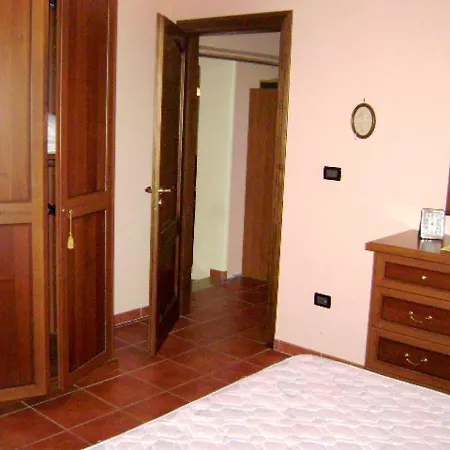 Διαμέρισμα With 3 Bedrooms In With Wonderful Lake View And Enclosed Garden 4 Km From The Slopes *